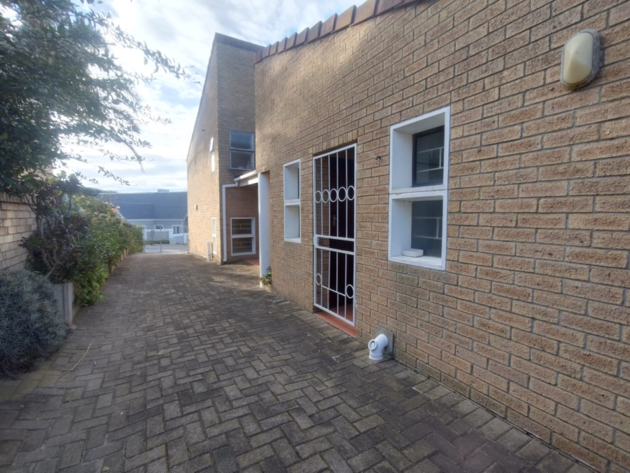 2 Bedroom Property for Sale in Wavecrest Eastern Cape